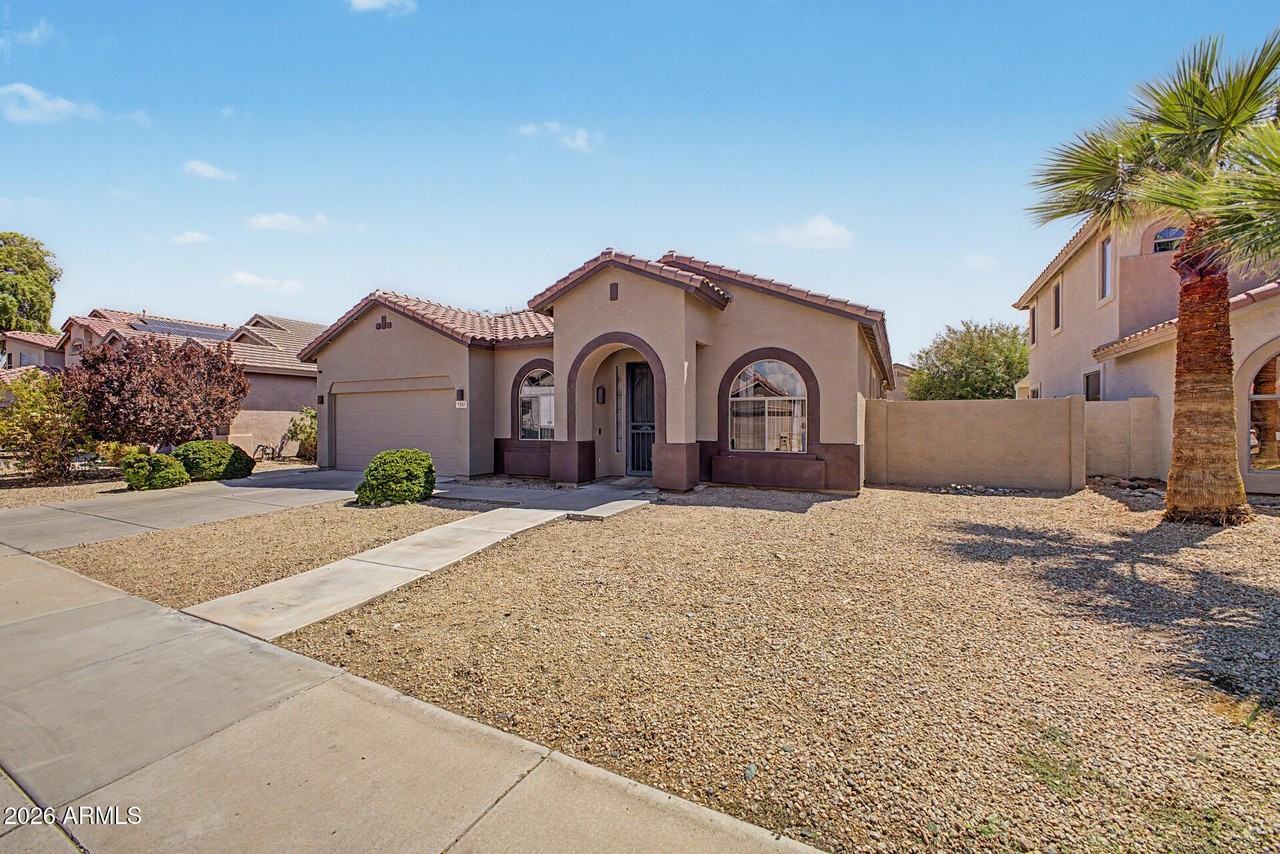 7233 W Paradise Ln - Photo 5 of 41