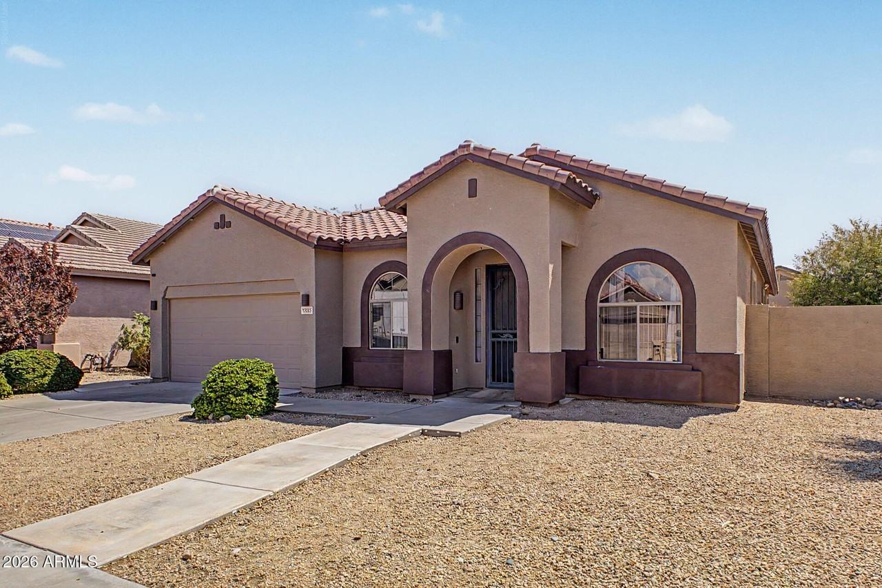 7233 W Paradise Ln - Photo 6 of 41
