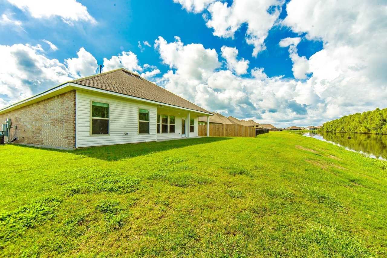146 Pond Dr - Photo 4 of 18