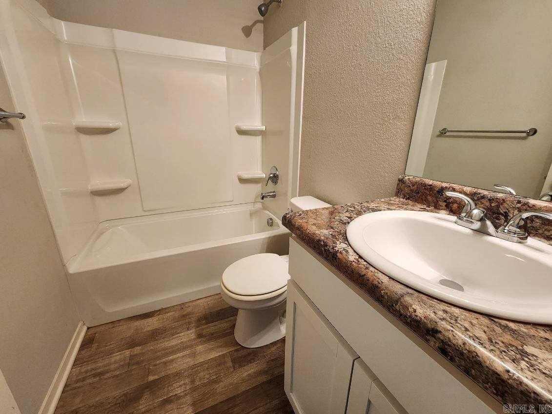 6625 Hollywood Ave - Photo 5 of 11