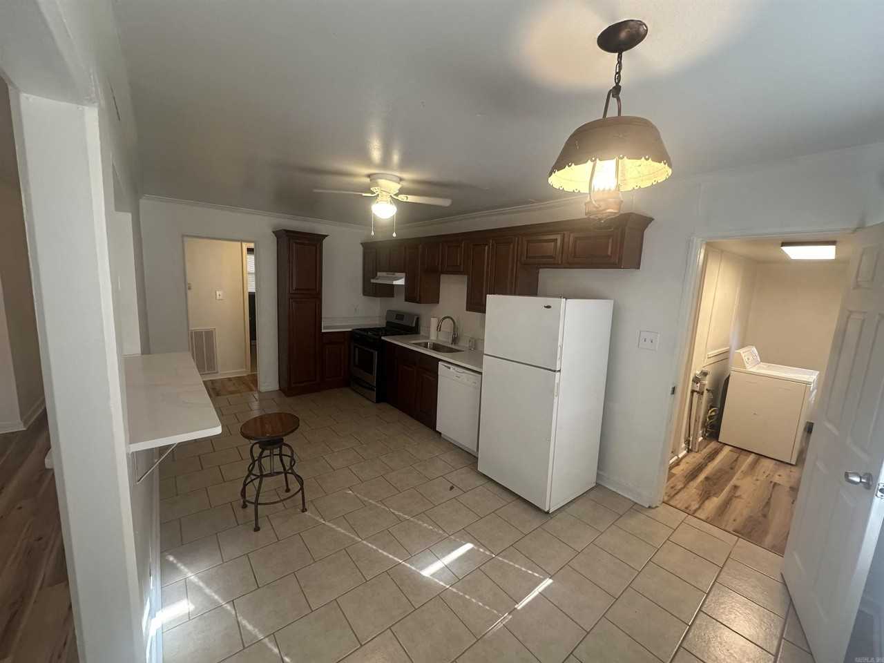 6709 Hindman Park Way - Photo 4 of 20
