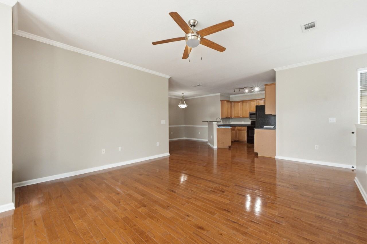 1201 Regency Ct - Photo 5 of 25