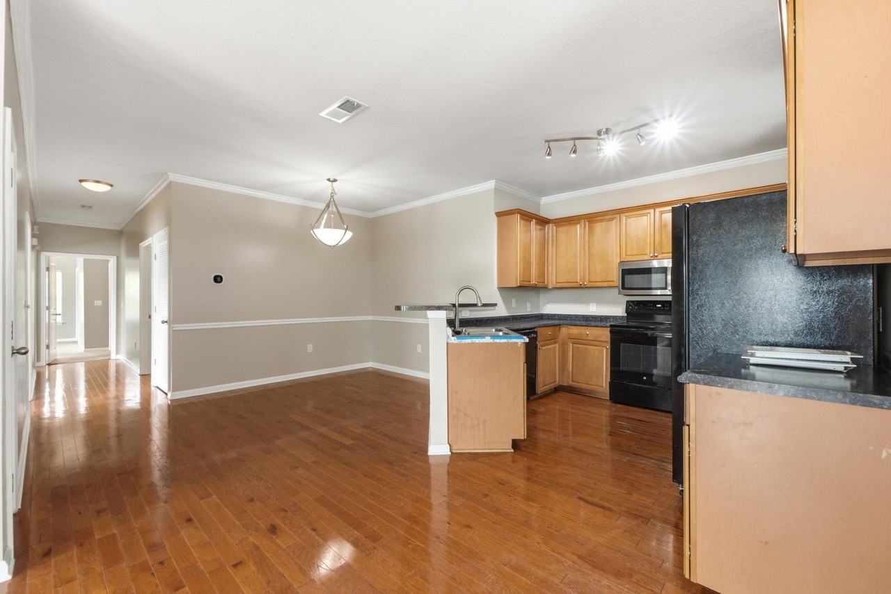 1201 Regency Ct - Photo 6 of 25