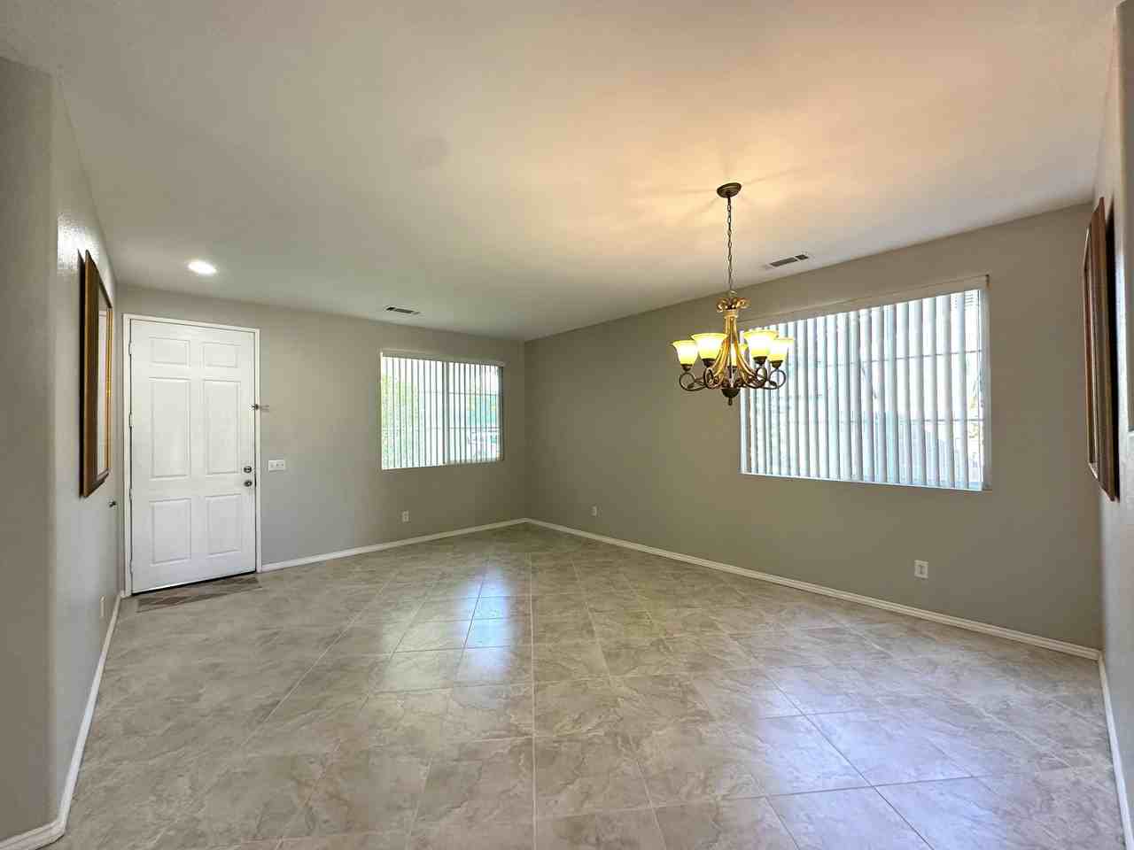 47510 Stetson Ct - Photo 4 of 22