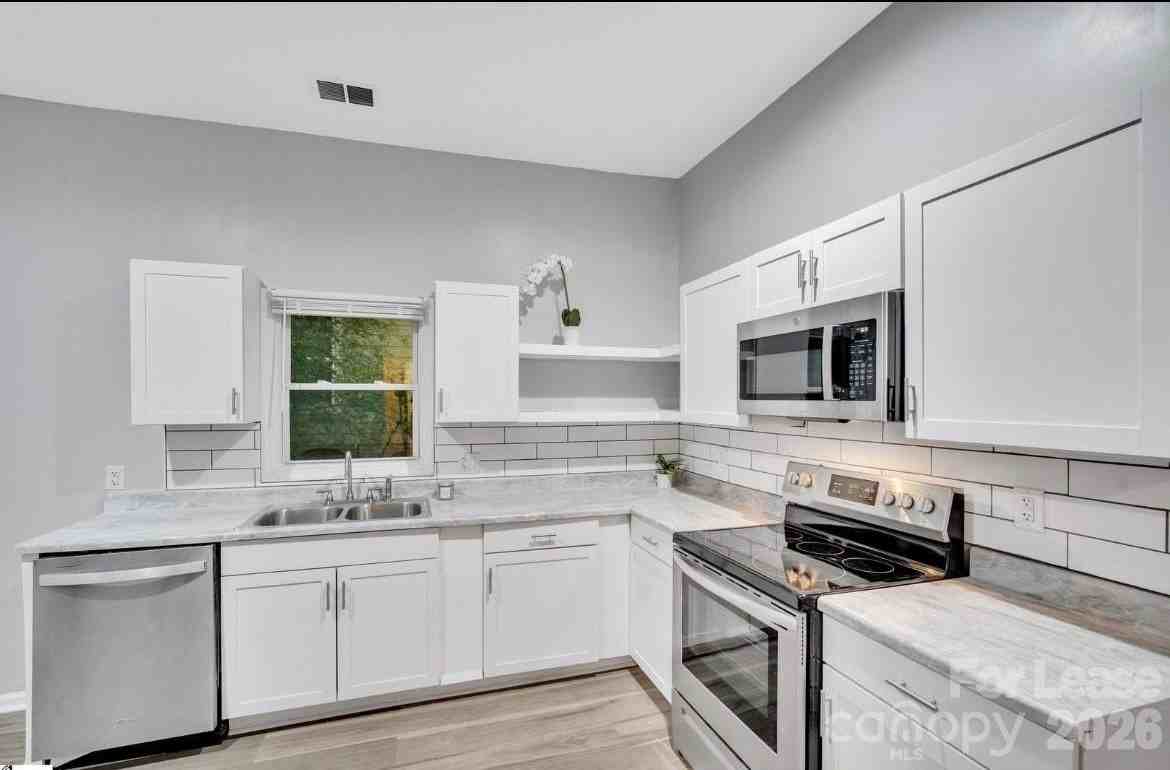 426 Arch St - Photo 3 of 11