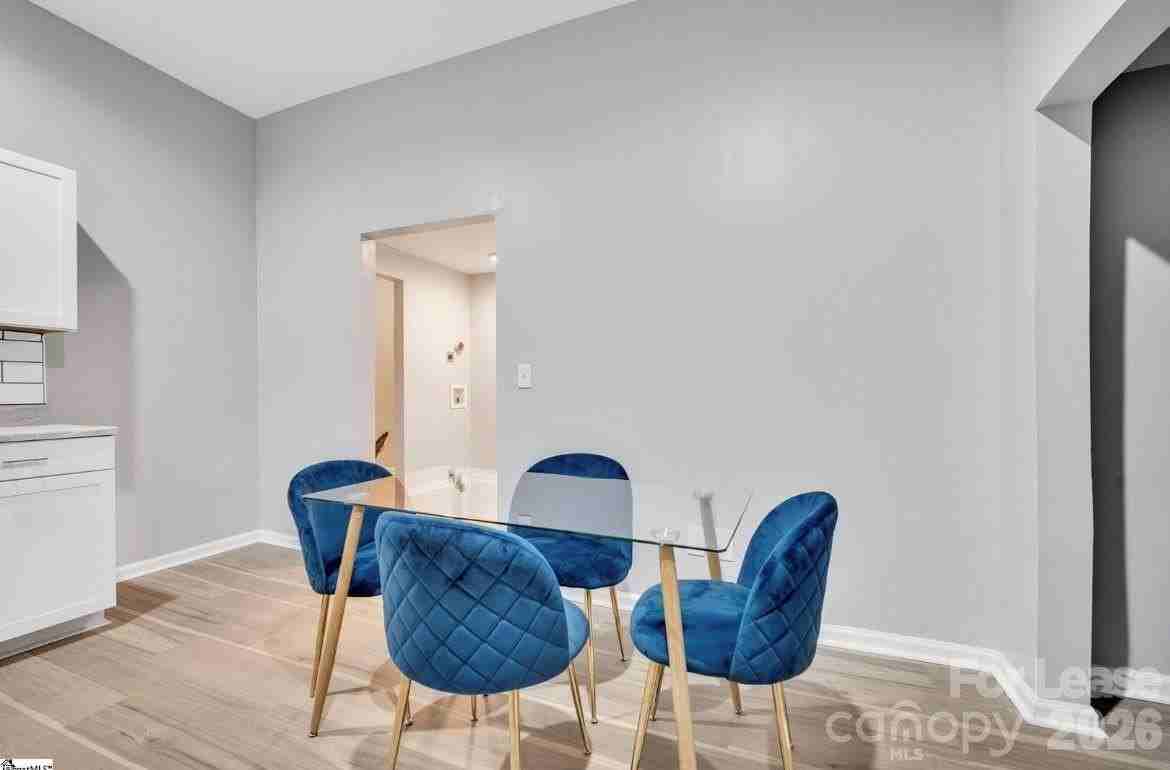 426 Arch St - Photo 4 of 11