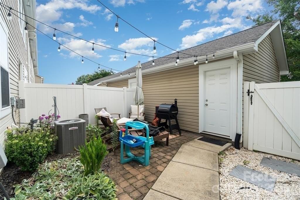 8245 Viewpoint Ln - Photo 4 of 28