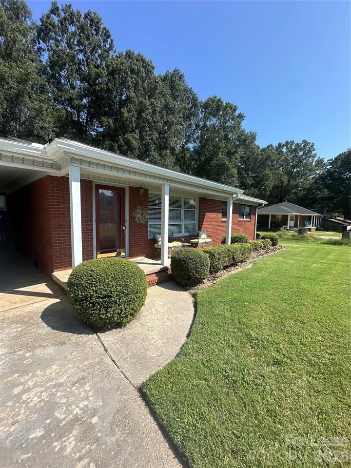 74 Fleetwood Dr Sw - Photo 2 of 20