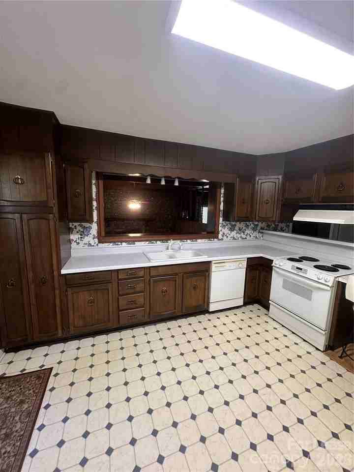 74 Fleetwood Dr Sw - Photo 4 of 20
