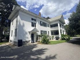 492 Glen St #B - Photo 1 of 1