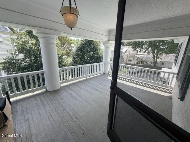 492 Glen St #B - Photo 4 of 21