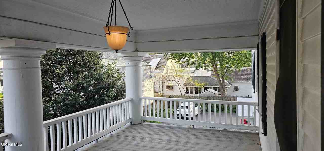 492 Glen St #B - Photo 5 of 21
