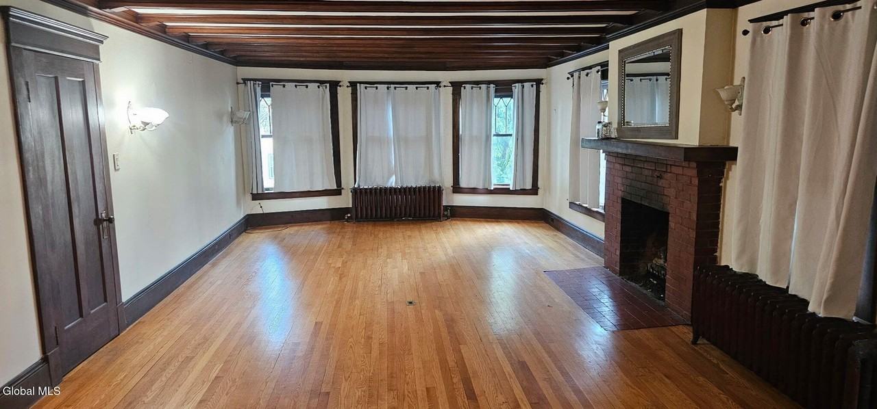 492 Glen St #B - Photo 6 of 21