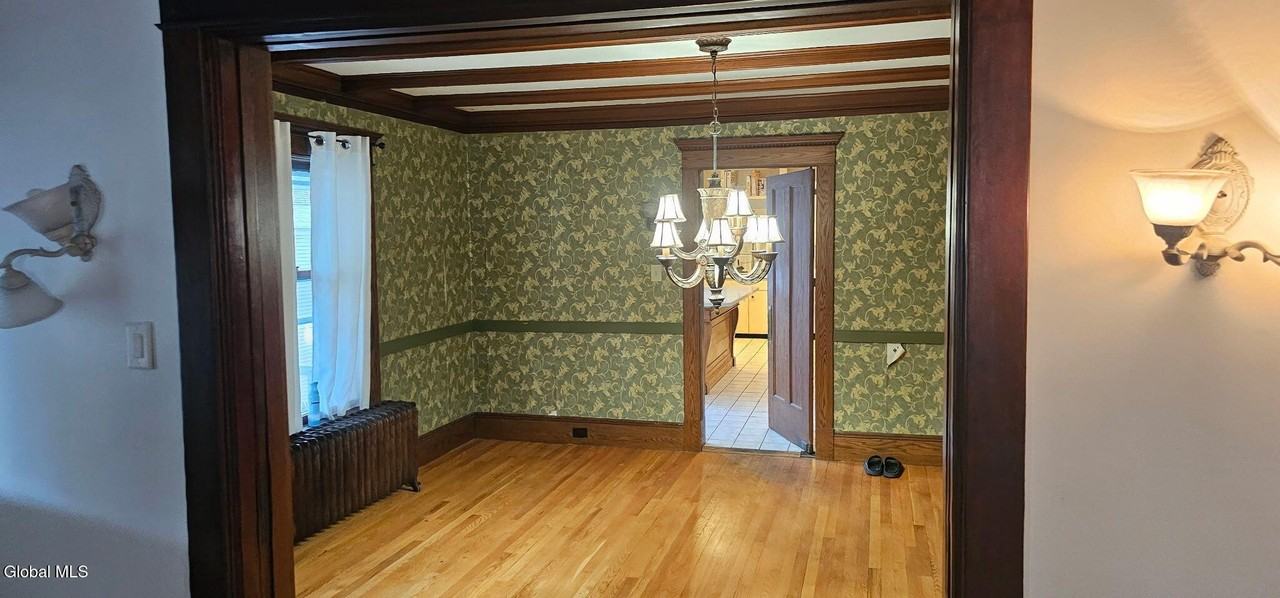 492 Glen St #B - Photo 7 of 21