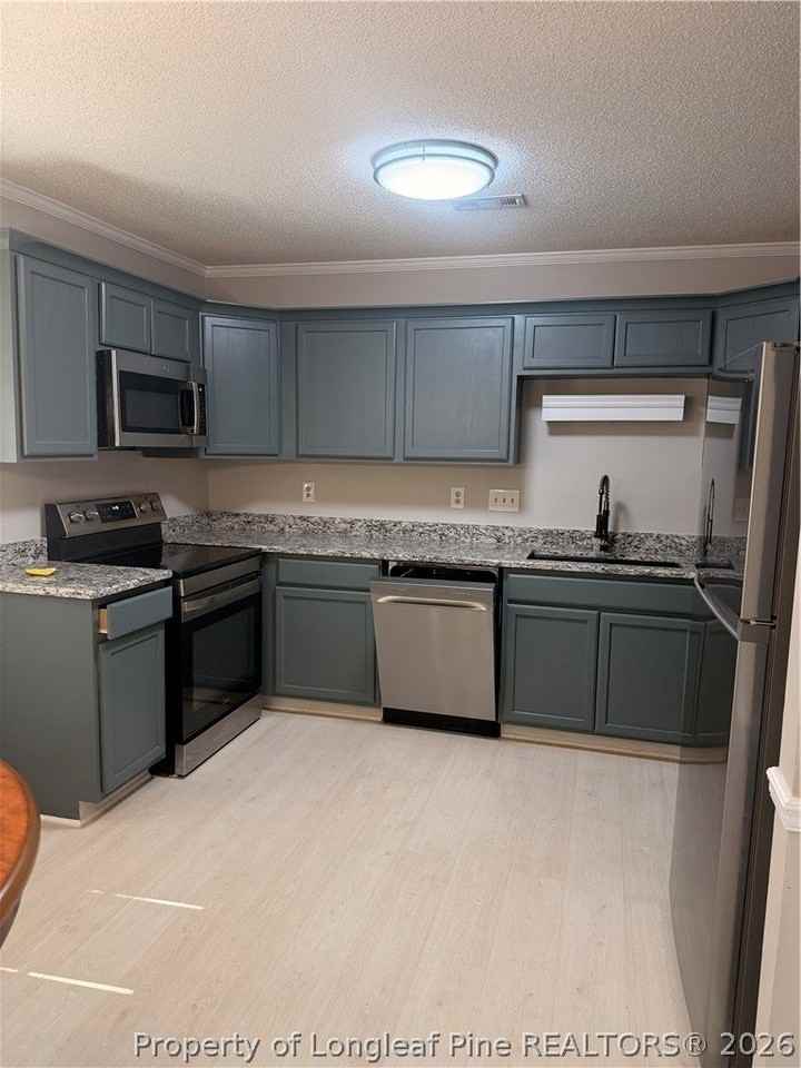 529 Coronation Dr - Photo 4 of 11