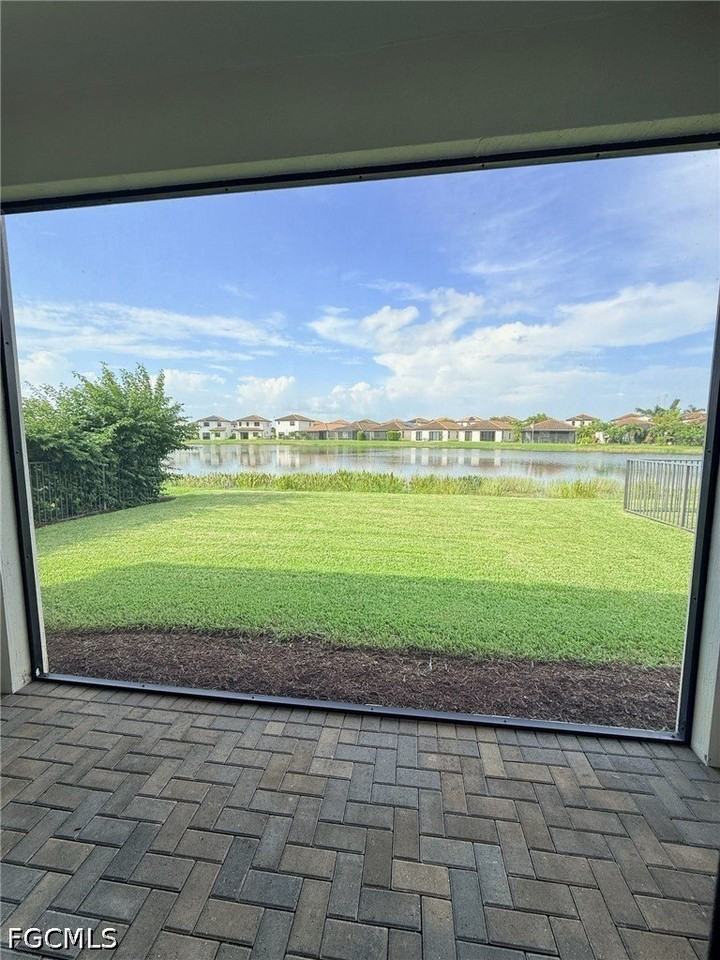 5489 Soria Ave - Photo 3 of 27