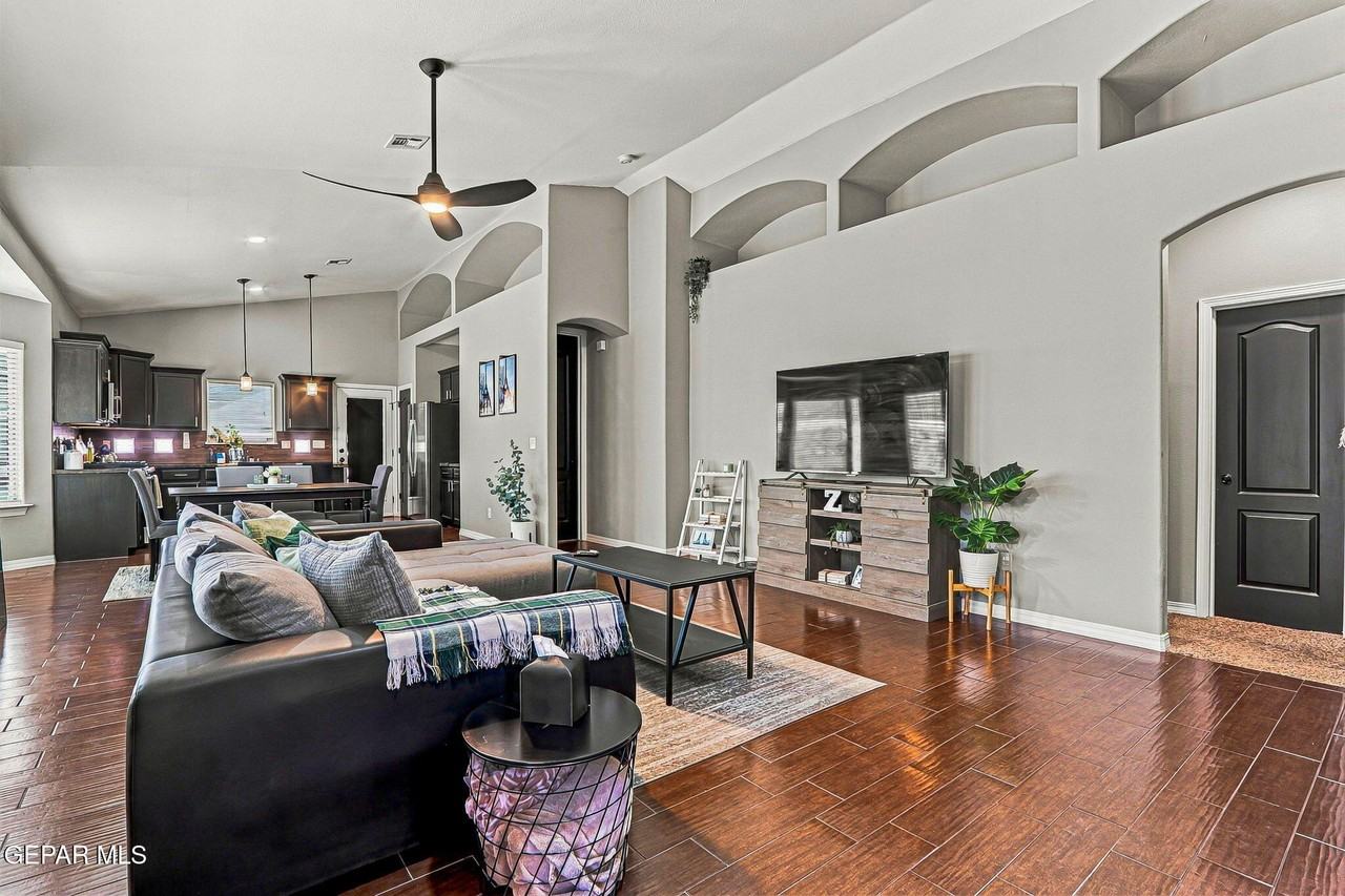 14247 Russ Leach Ave - Photo 4 of 30