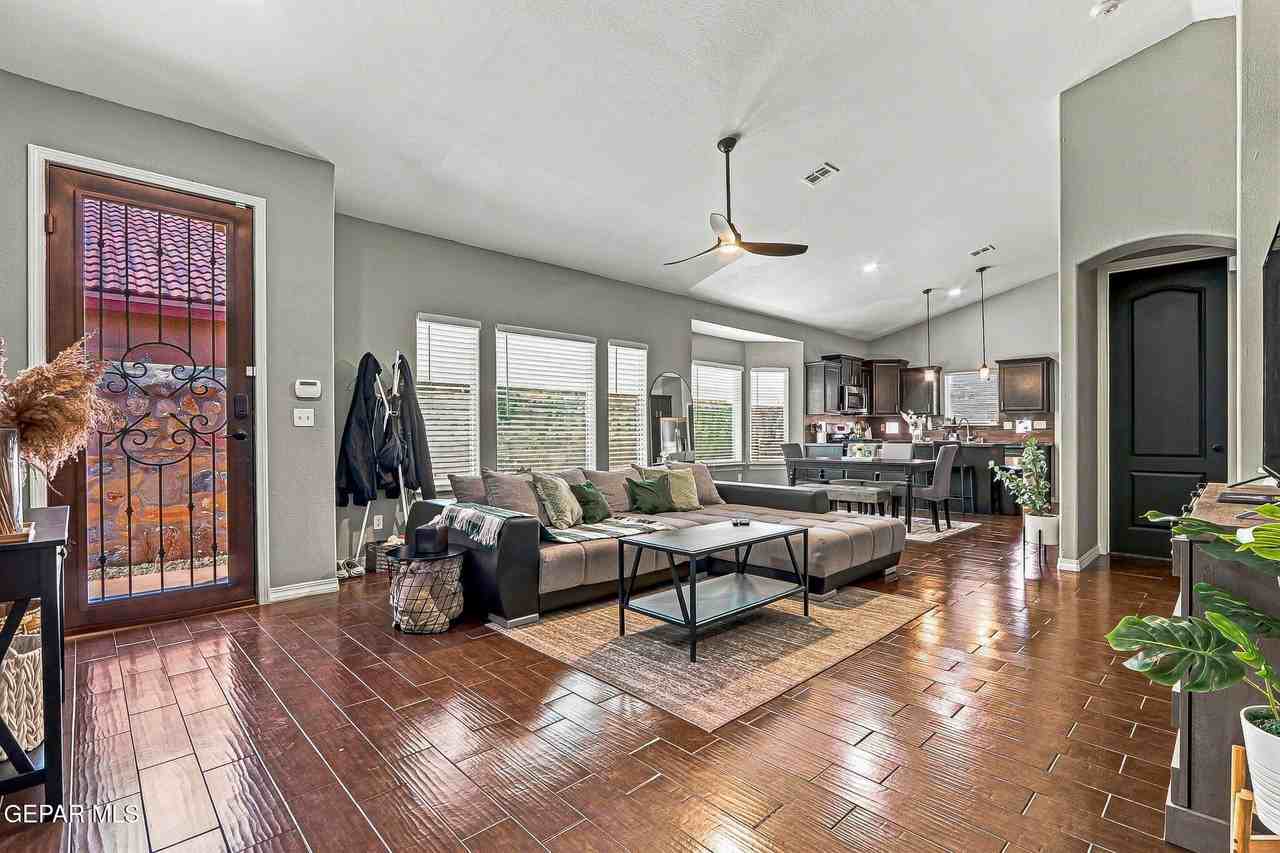 14247 Russ Leach Ave - Photo 5 of 30