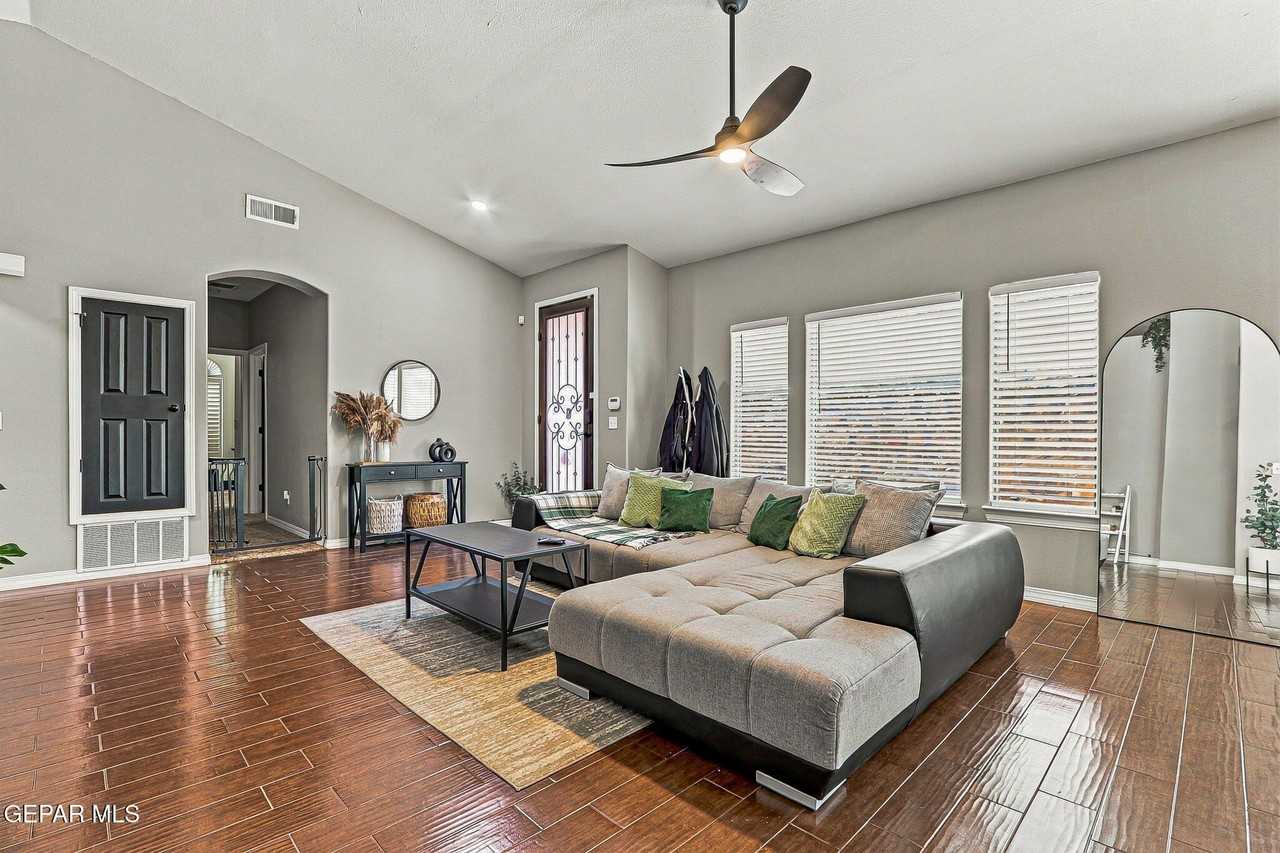 14247 Russ Leach Ave - Photo 6 of 30