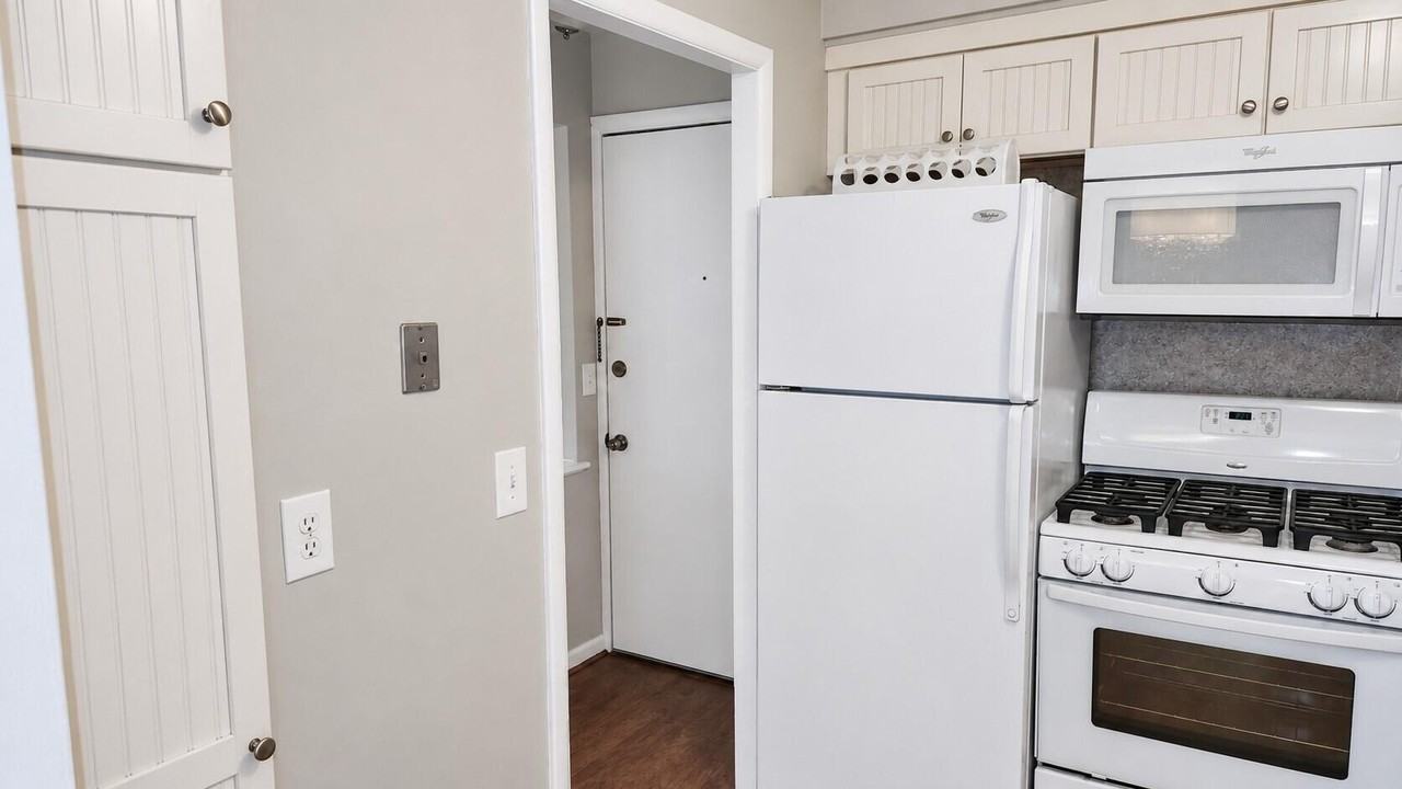 1217 Island Dr #204 - Photo 3 of 15