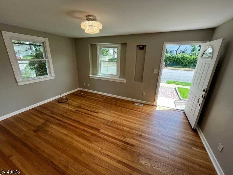 67 Rowland Ave - Photo 6 of 18