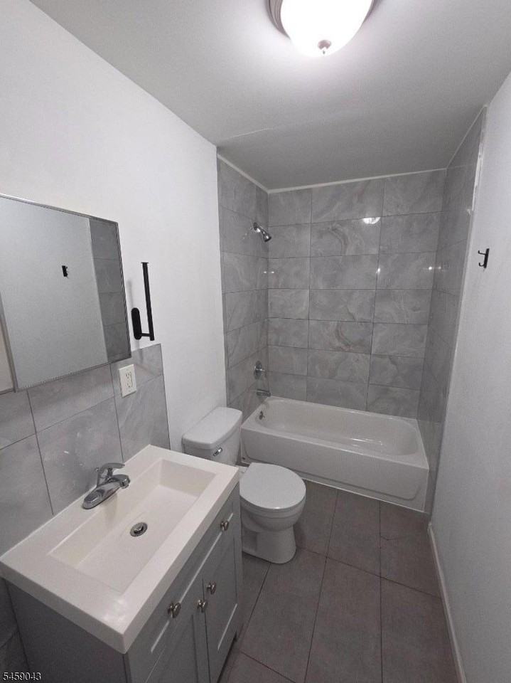 61 S Maple Ave #2 - Photo 4 of 7