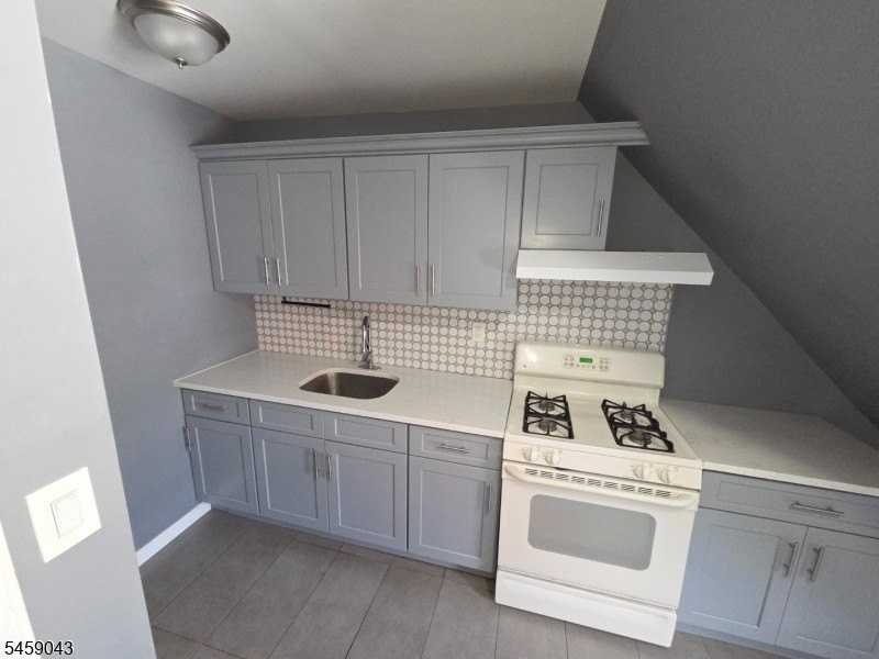 61 S Maple Ave #2 - Photo 5 of 7