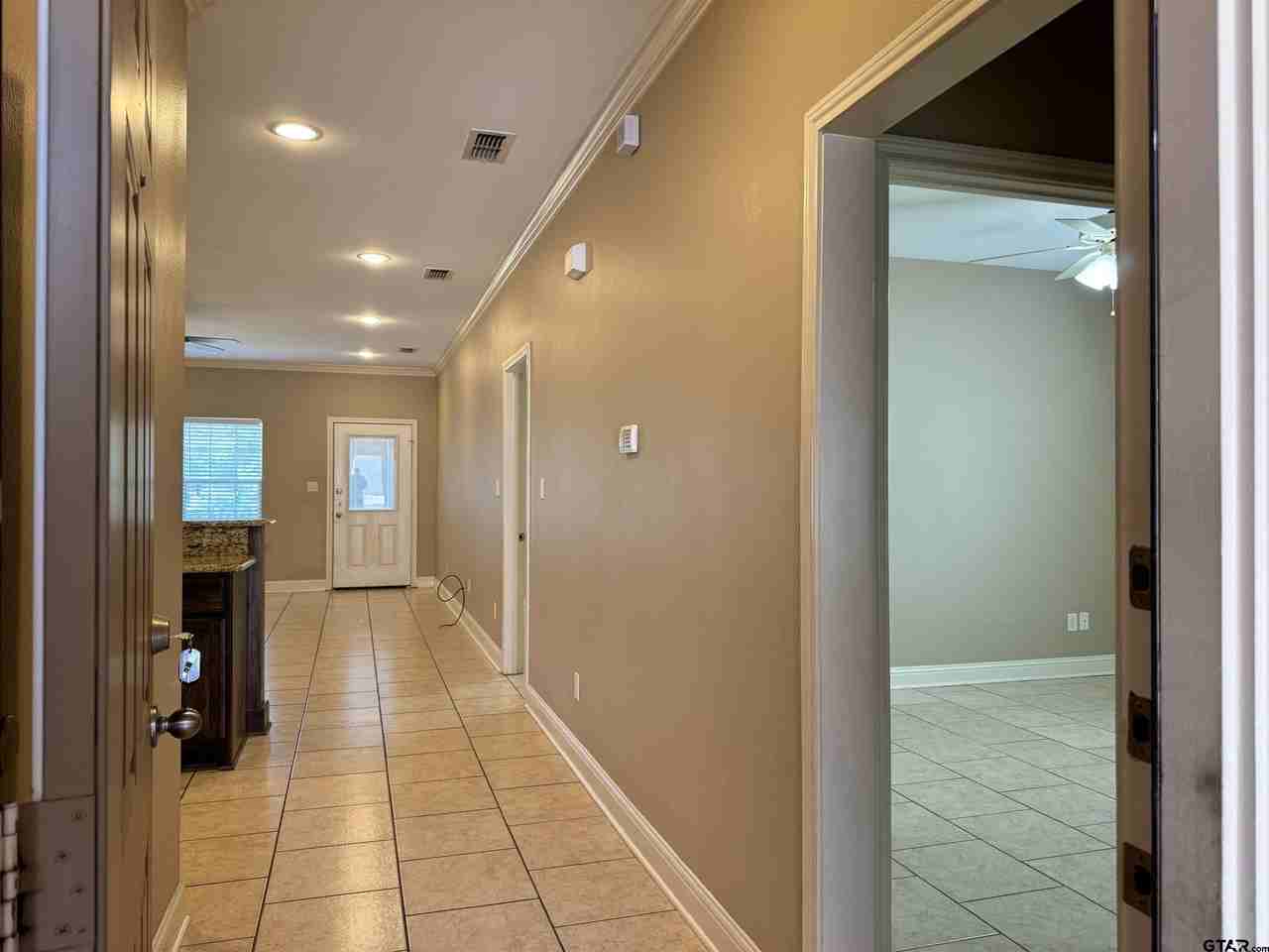 9153 Shadow Oak Dr - Photo 3 of 20