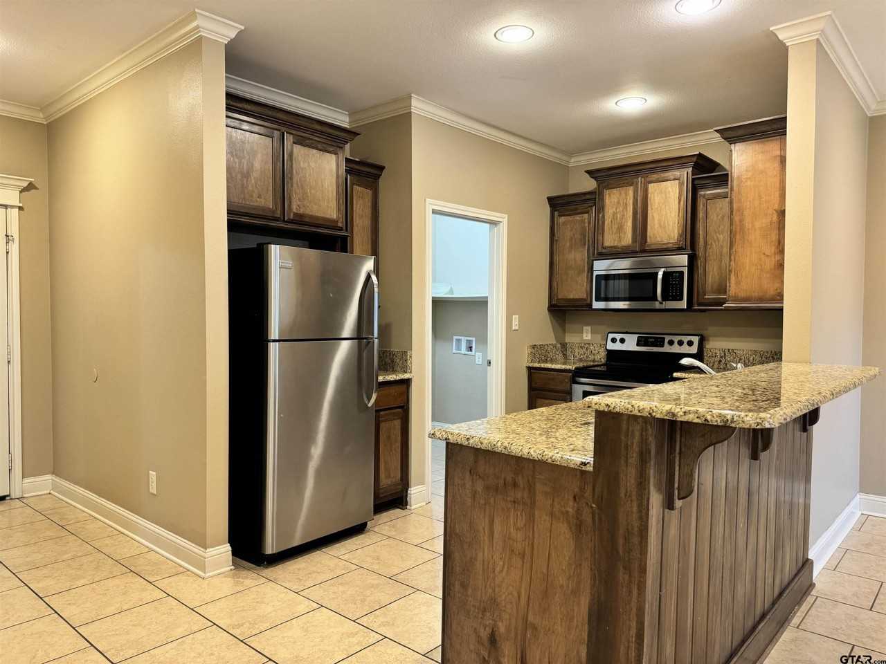 9153 Shadow Oak Dr - Photo 5 of 20