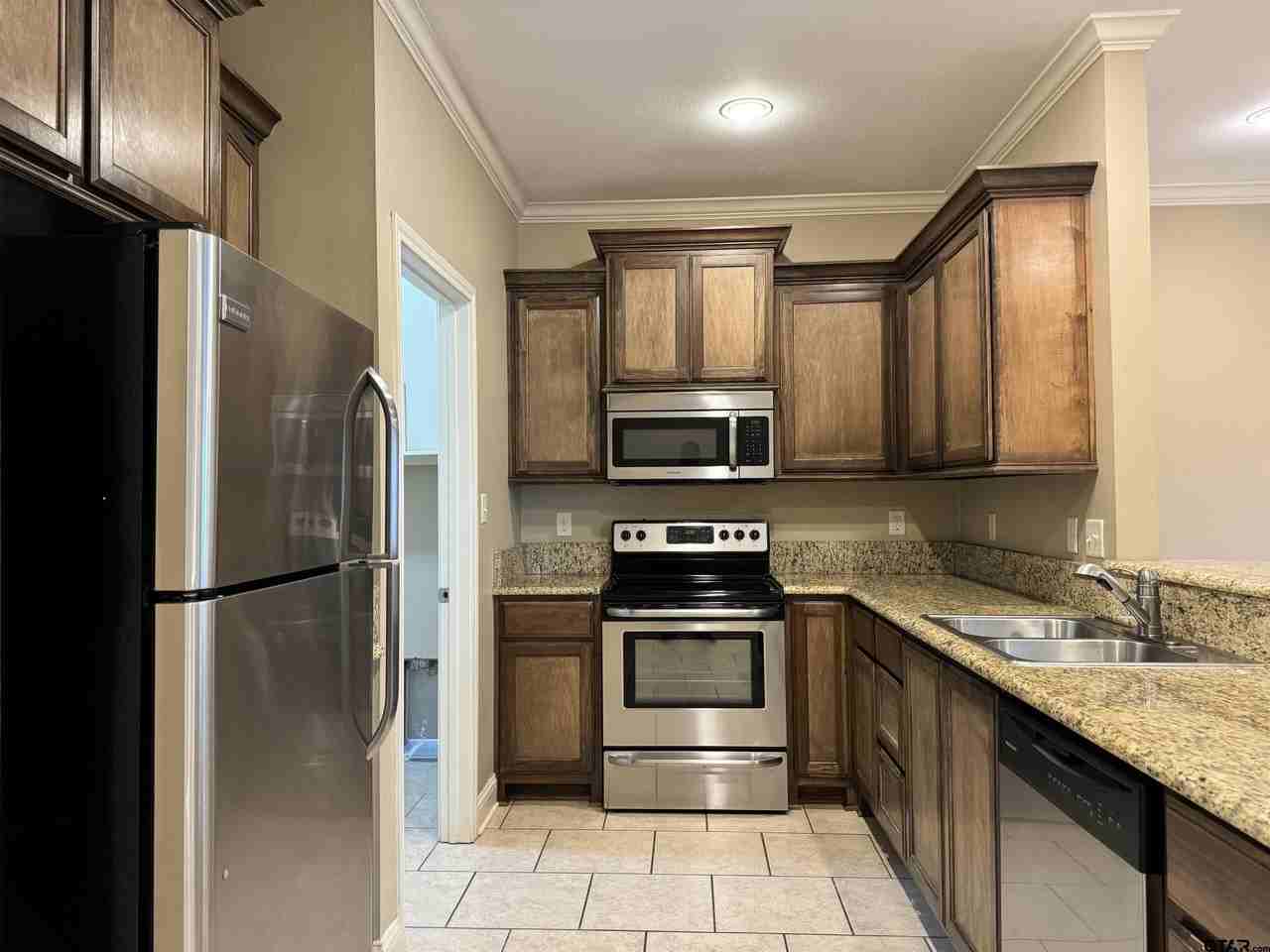 9153 Shadow Oak Dr - Photo 6 of 20