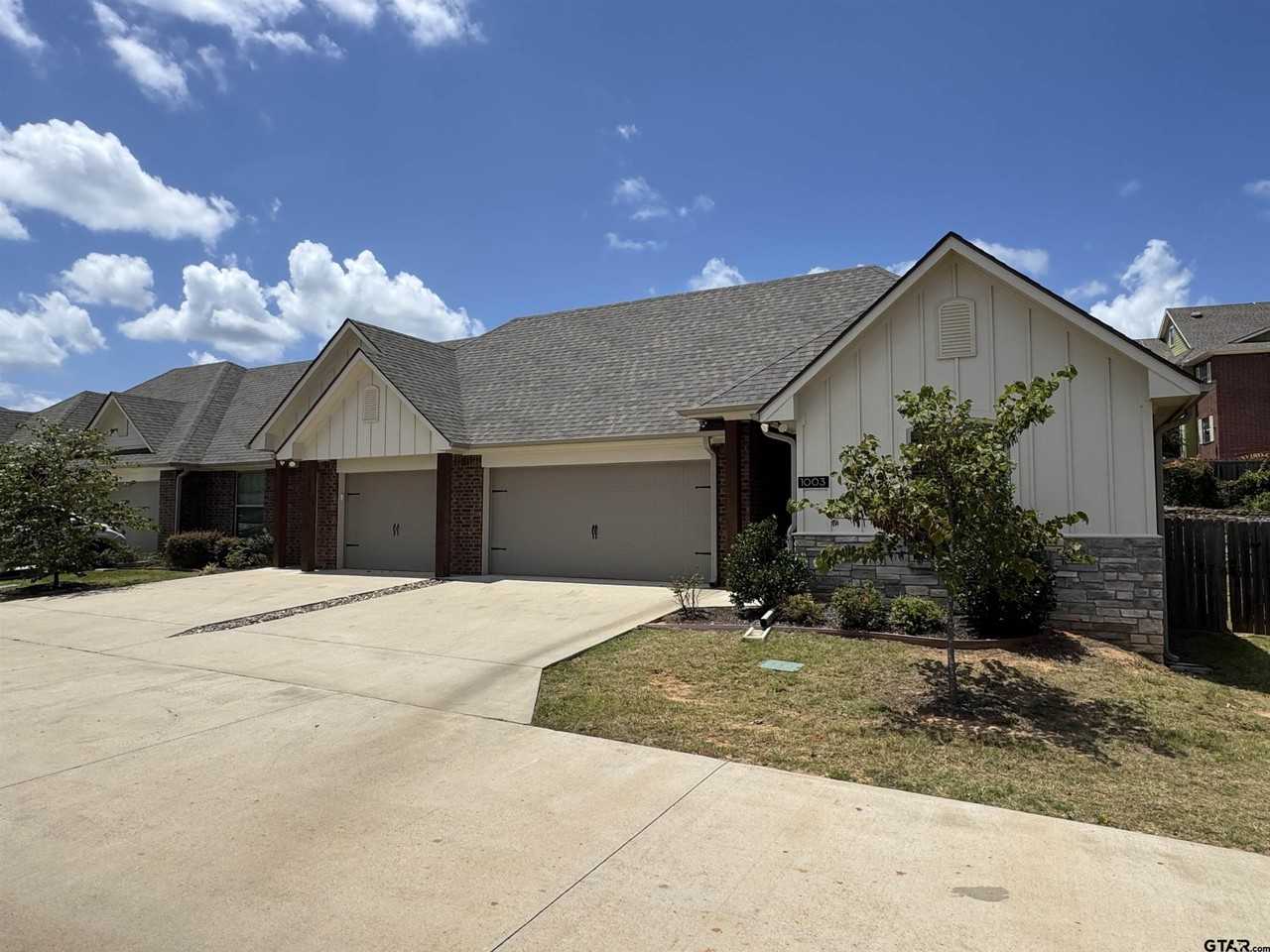 4300 Huntingtower Dr - Photo 2 of 27