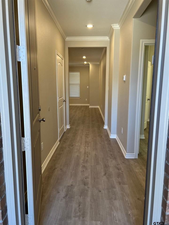 4300 Huntingtower Dr - Photo 3 of 27
