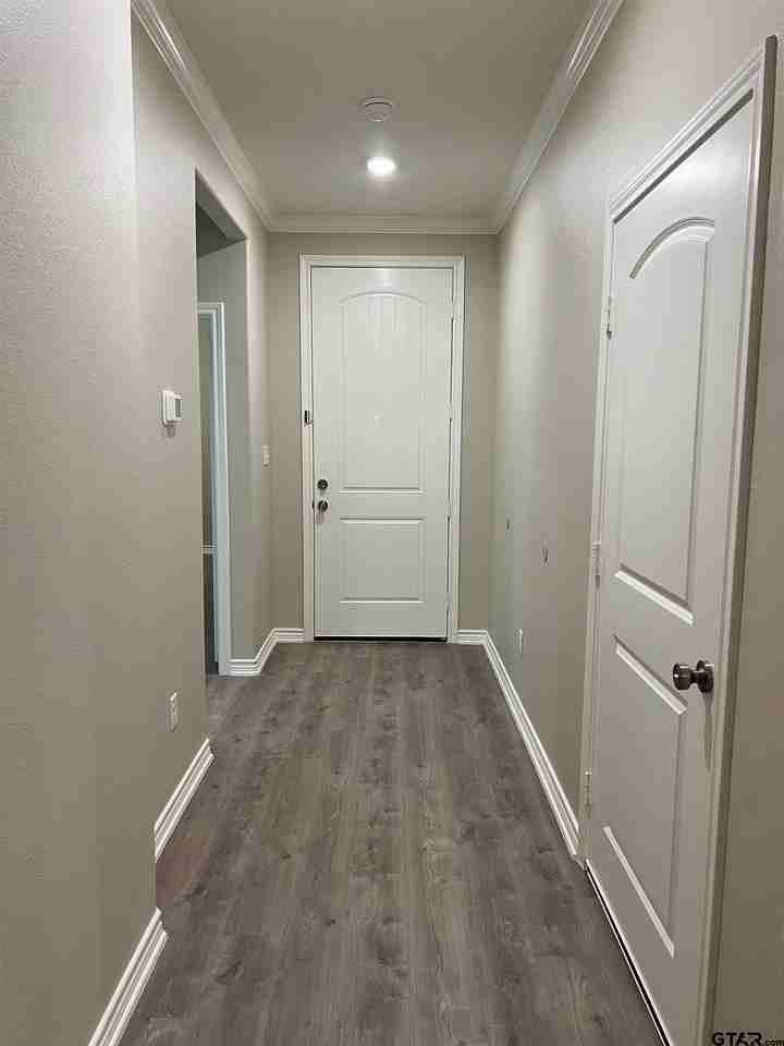 4300 Huntingtower Dr - Photo 4 of 27
