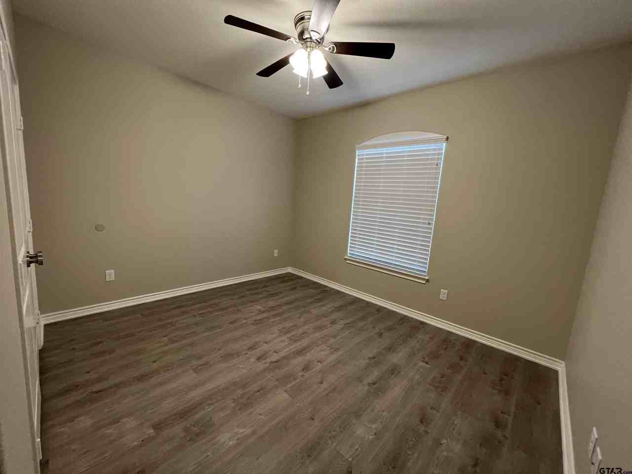 4300 Huntingtower Dr - Photo 6 of 27