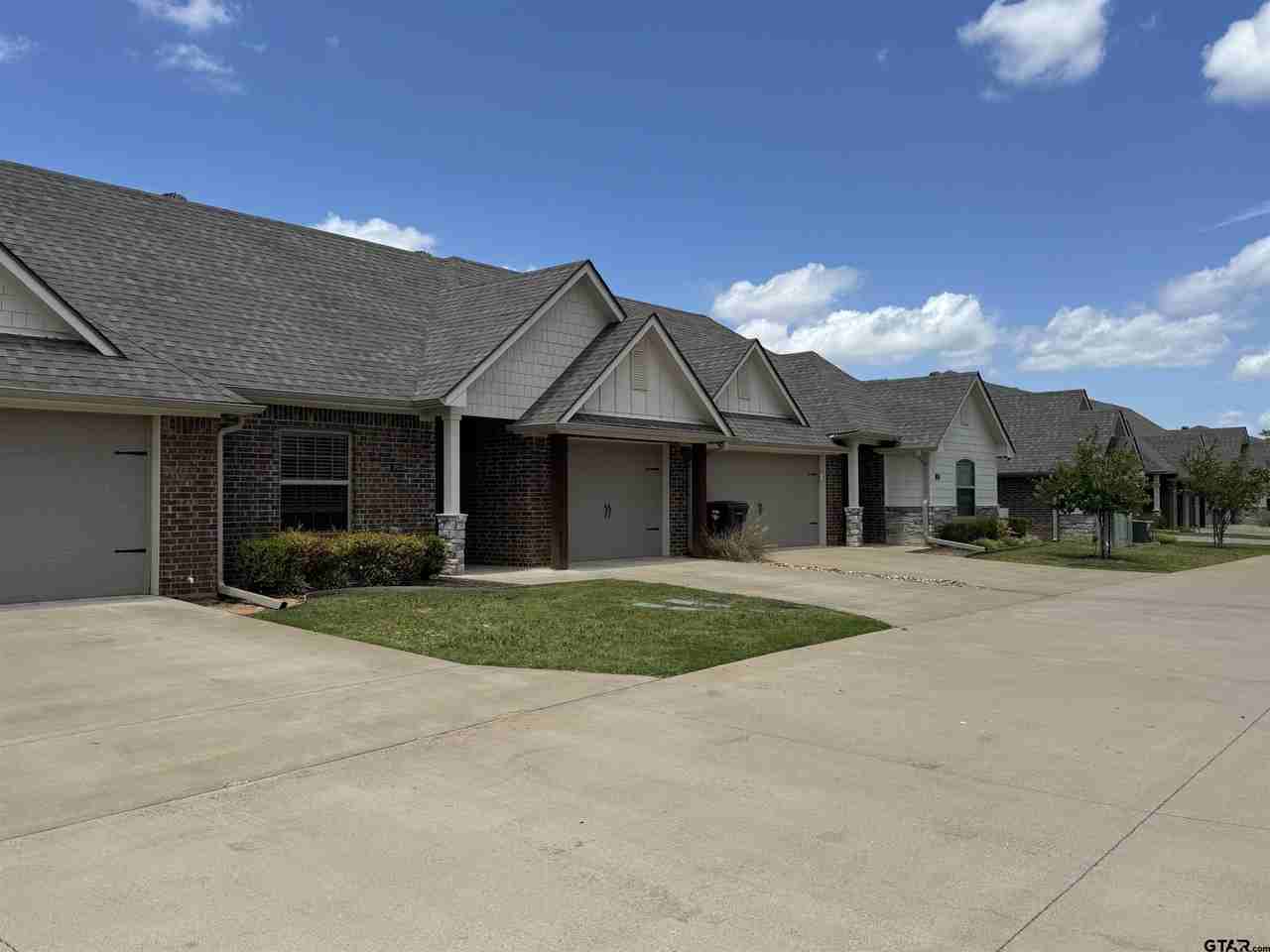 4300 Huntingtower Dr - Photo 2 of 22