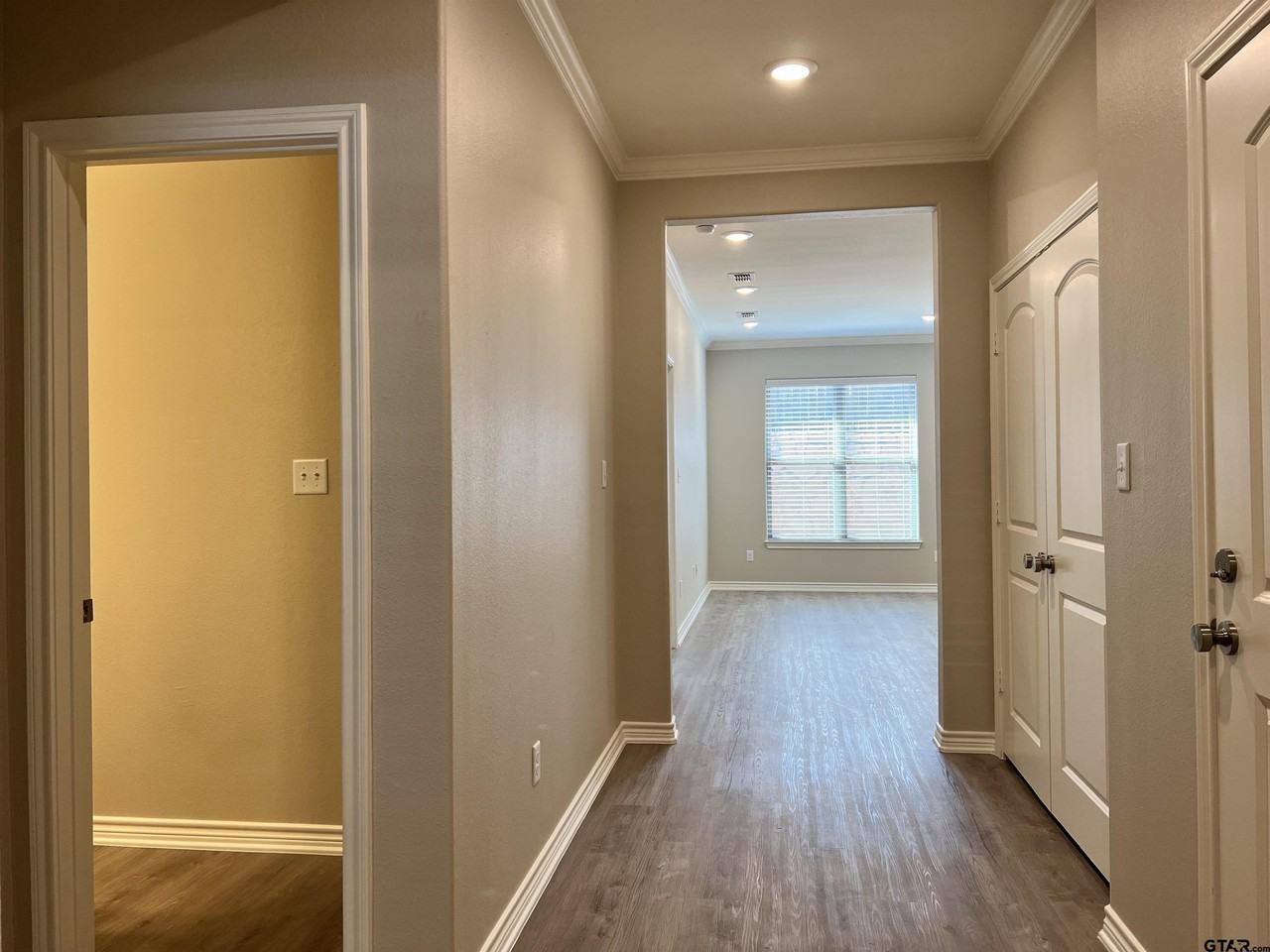 4300 Huntingtower Dr - Photo 3 of 22