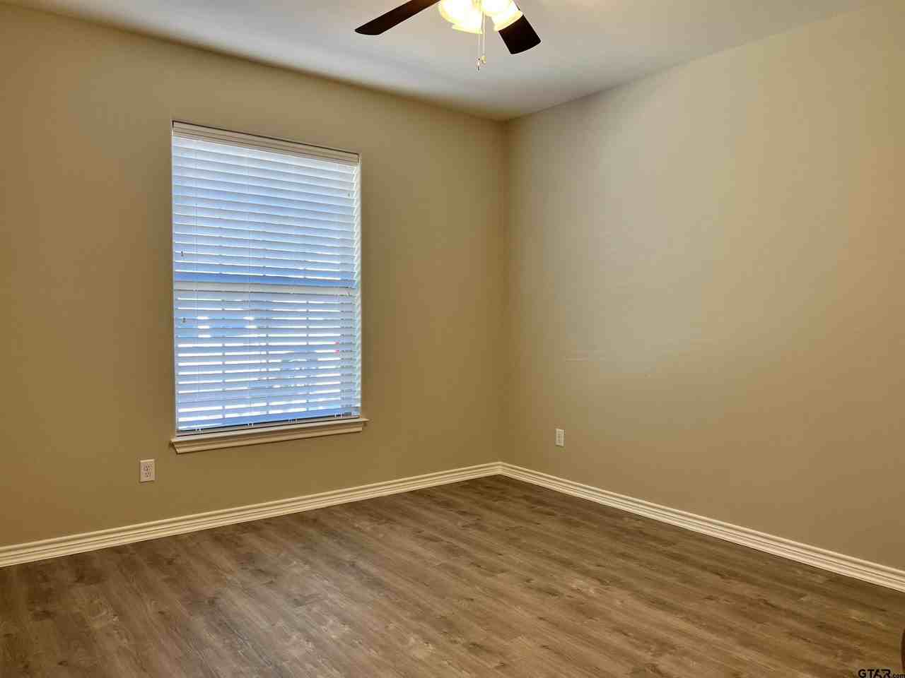 4300 Huntingtower Dr - Photo 4 of 22