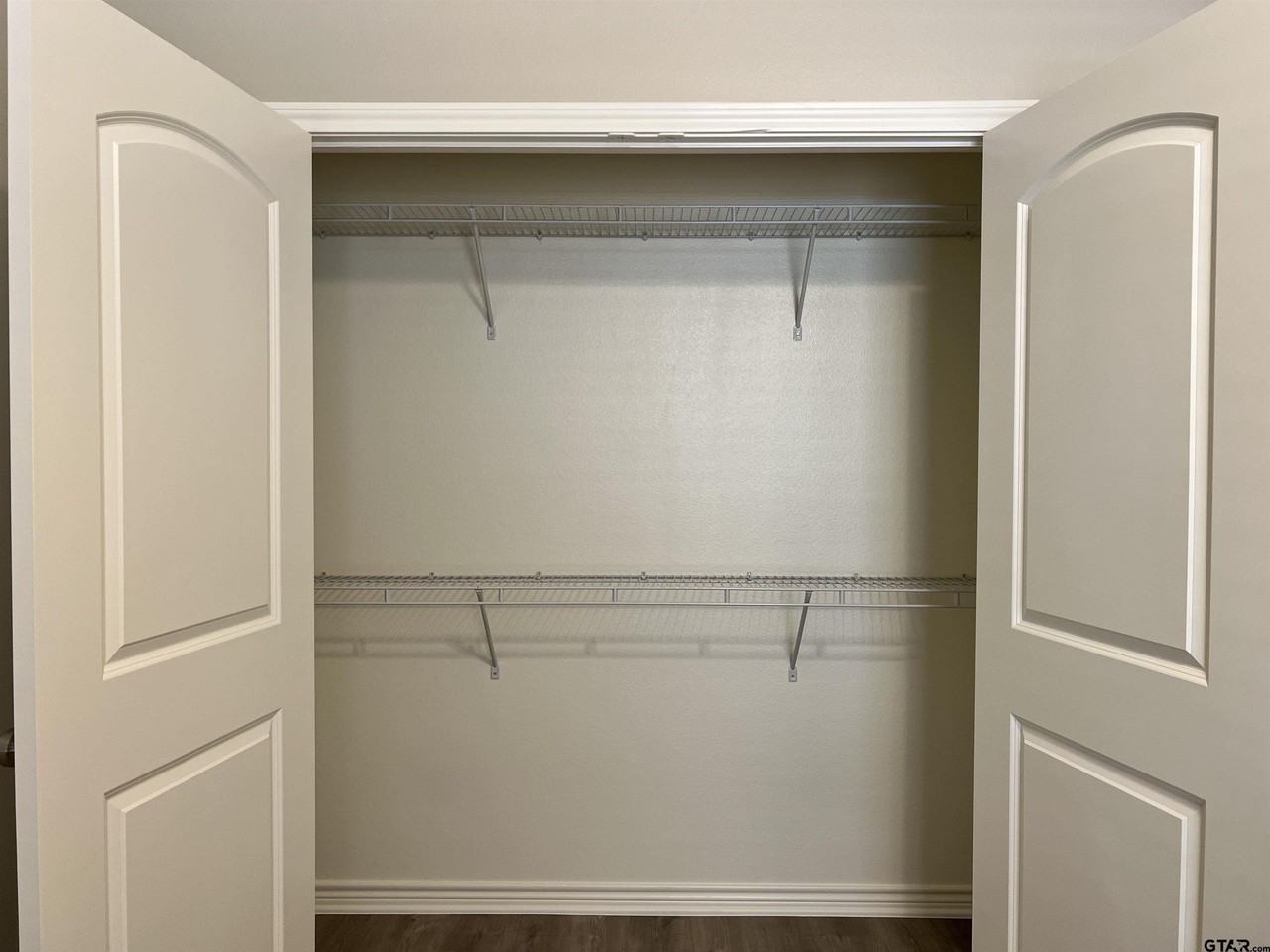 4300 Huntingtower Dr - Photo 5 of 22