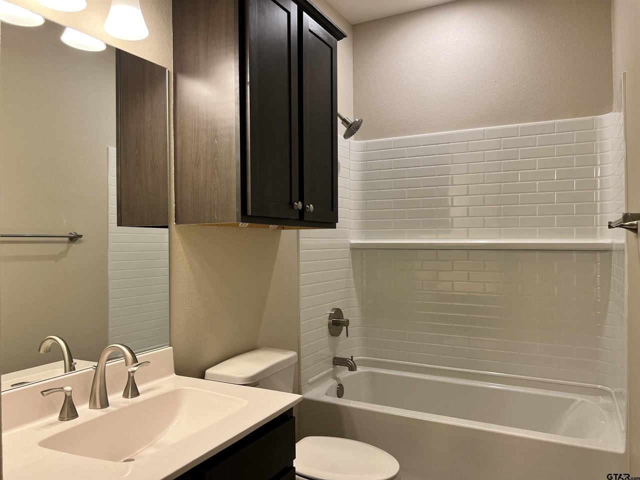 4300 Huntingtower Dr - Photo 6 of 22