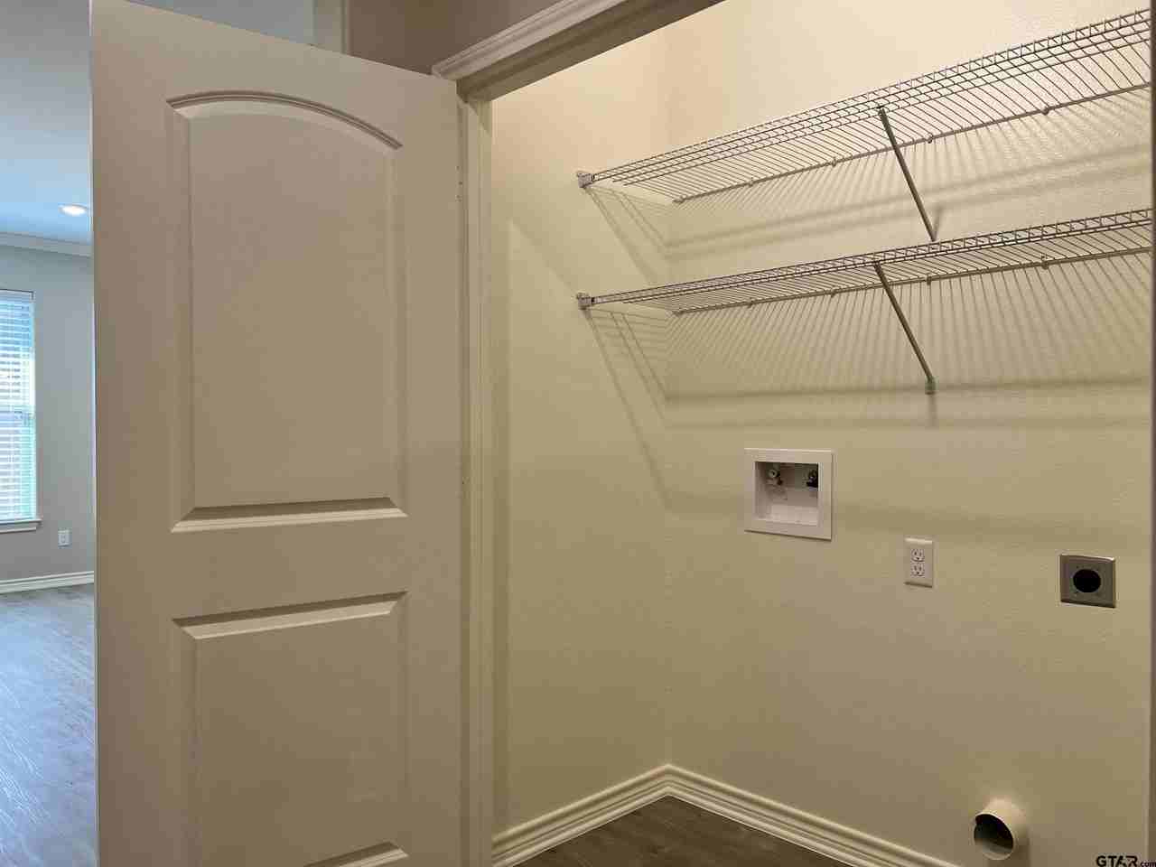 4300 Huntingtower Dr - Photo 7 of 22