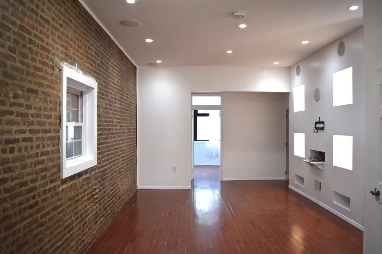 75 Laidlaw Ave #1R - Photo 2 of 15