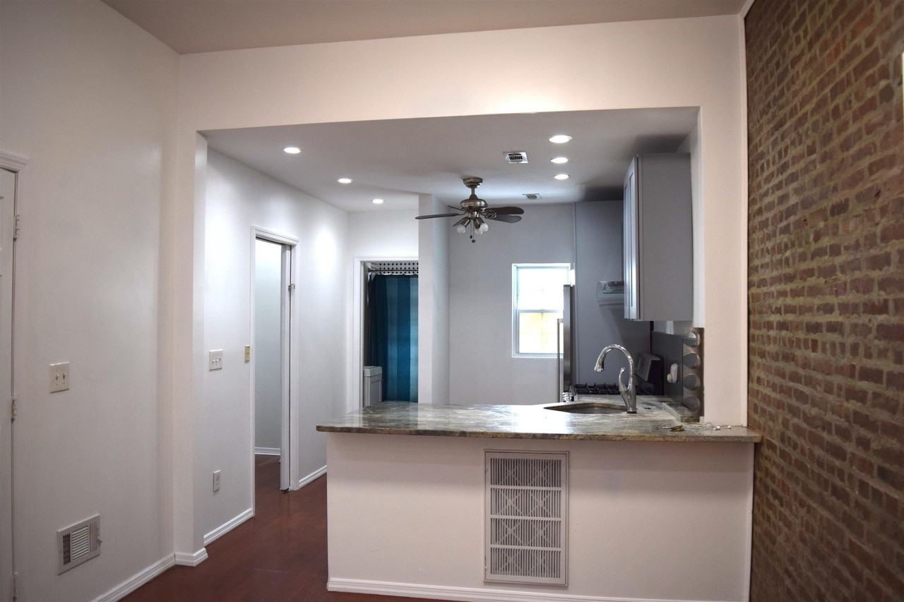 75 Laidlaw Ave #1R - Photo 3 of 15