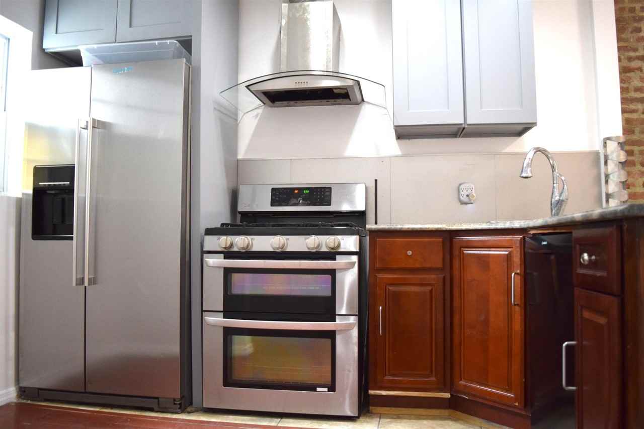 75 Laidlaw Ave #1R - Photo 4 of 15