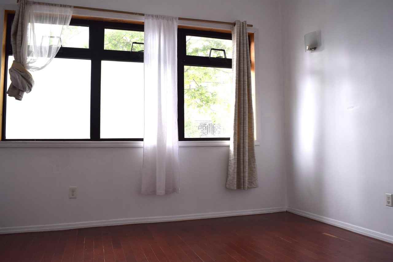 75 Laidlaw Ave #1R - Photo 7 of 15