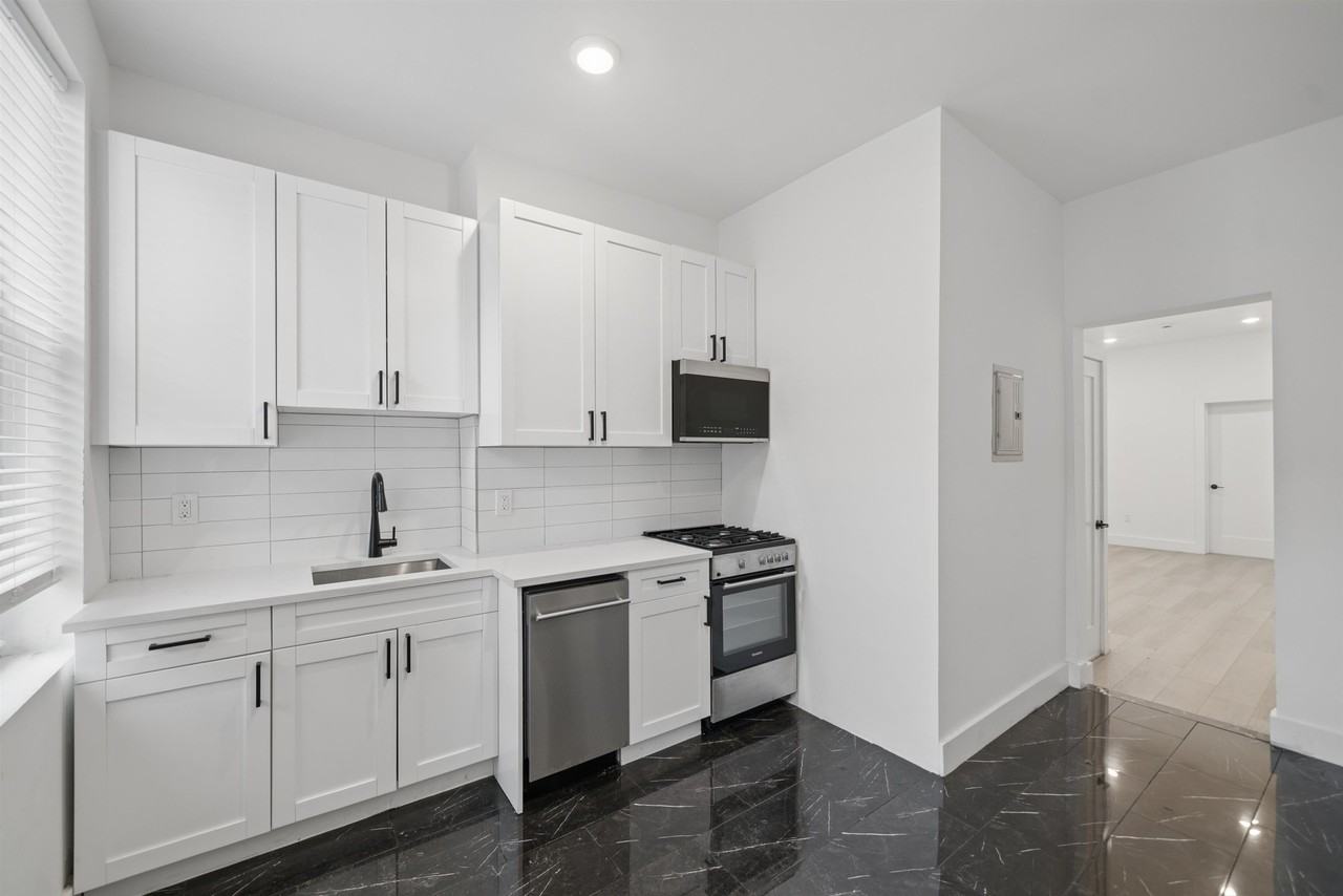 529 Park Ave #1 - Photo 3 of 10