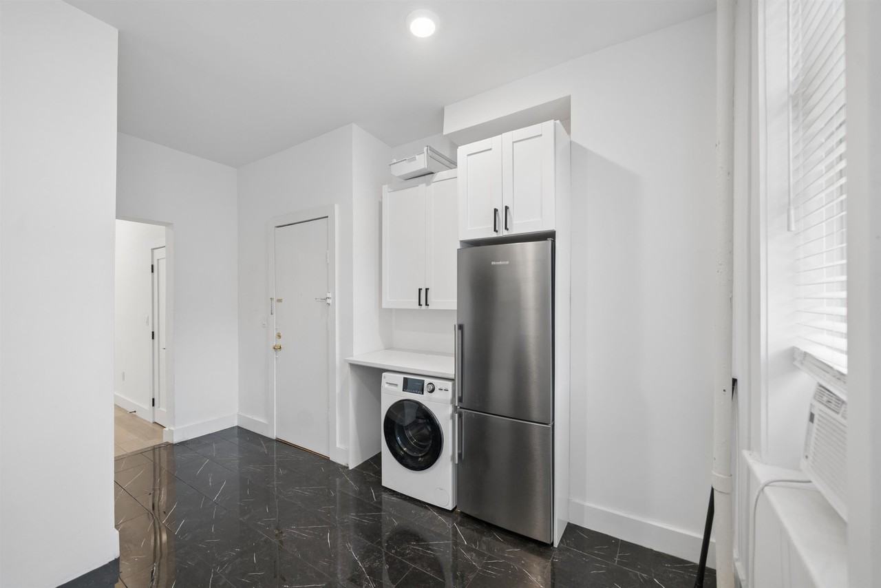 529 Park Ave #1 - Photo 4 of 10