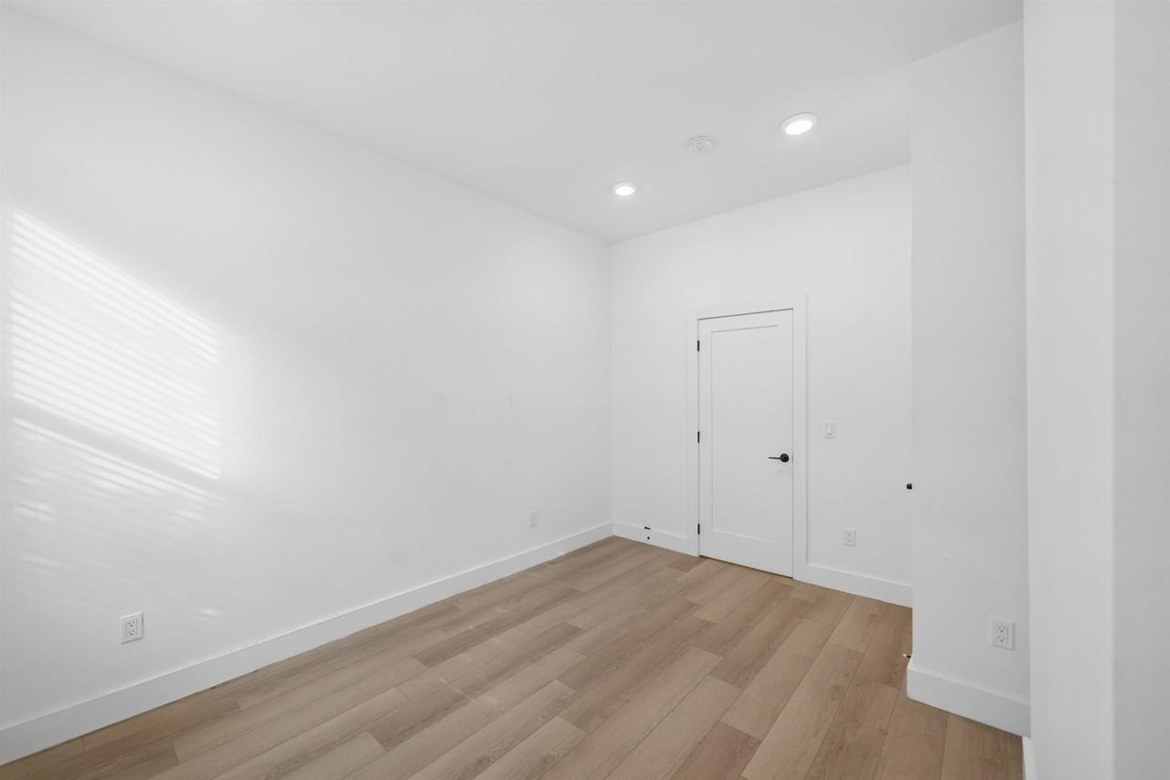 529 Park Ave #1 - Photo 7 of 10