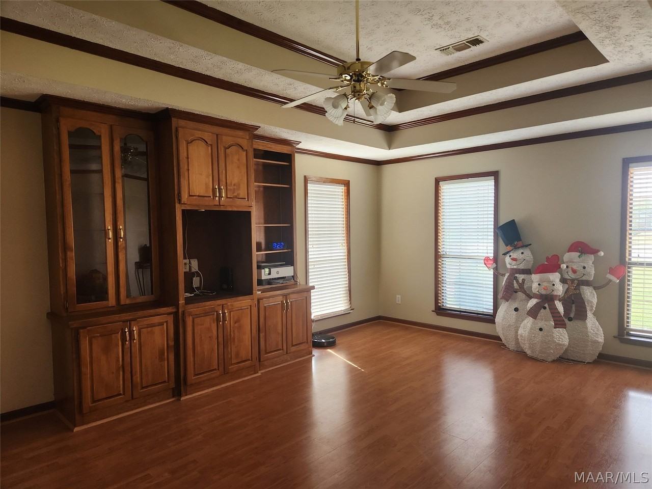 345 Spring Hollow Dr - Photo 2 of 32