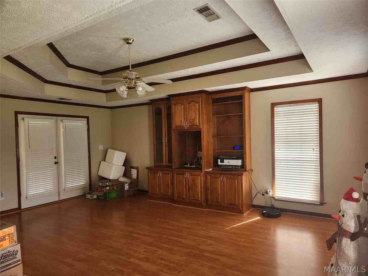 345 Spring Hollow Dr - Photo 3 of 32