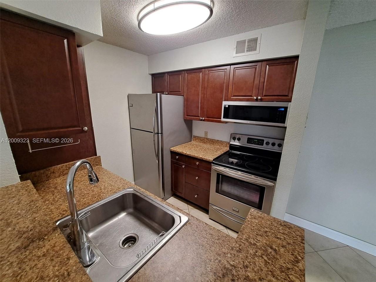 3200 N Palm Aire Dr #3200 - Photo 2 of 7